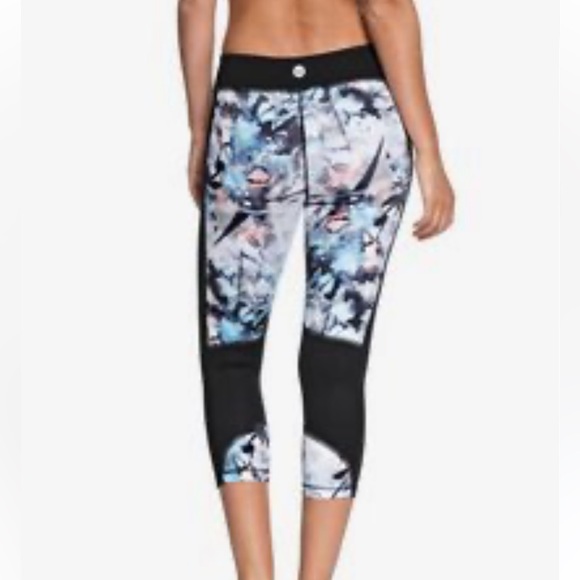 NWT Roxy Spy Game Technical Capri Leggings, Size L - Picture 3 of 11